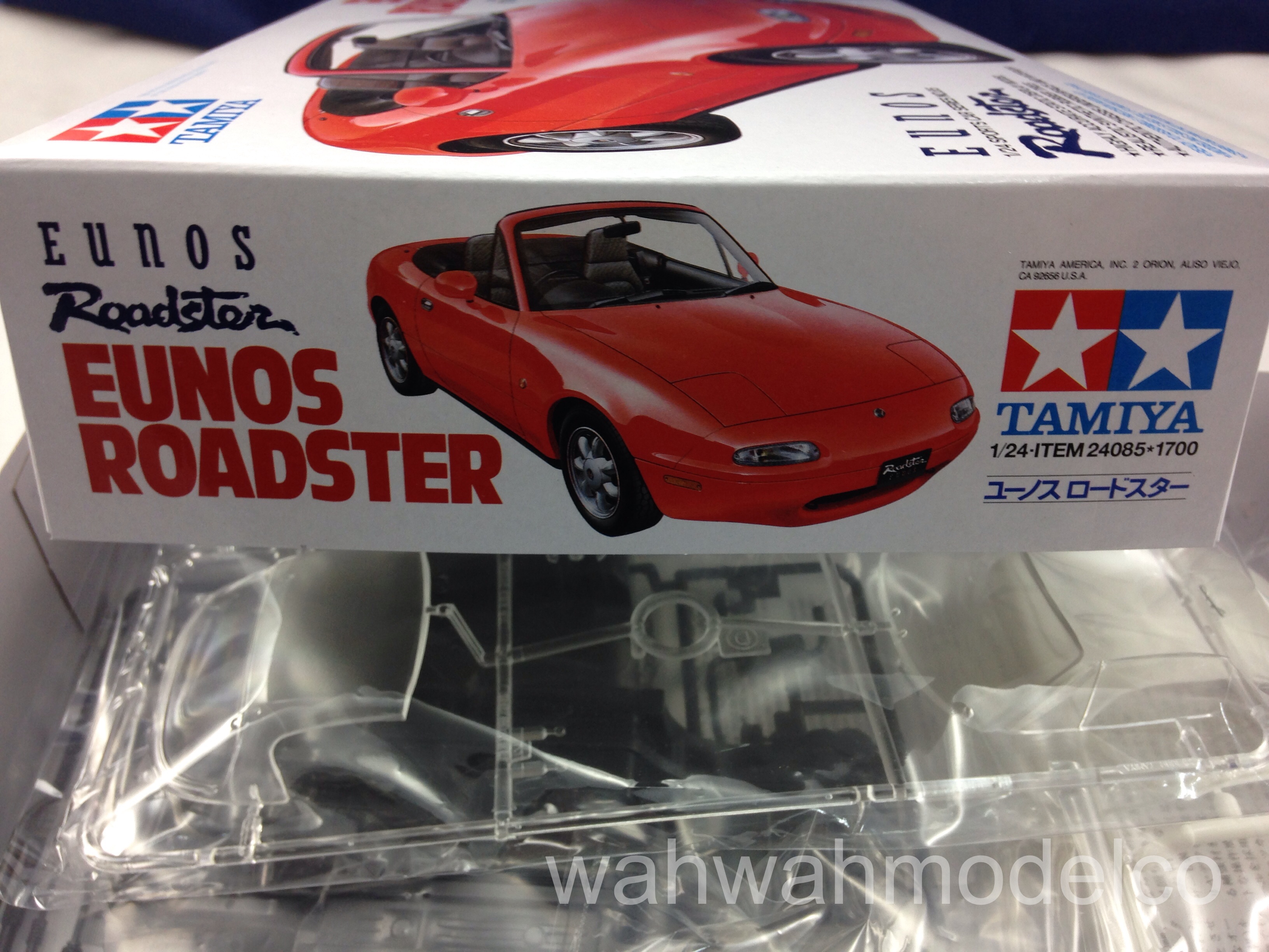 tamiya-24085-124-mazda-eunos-roadster-kit/