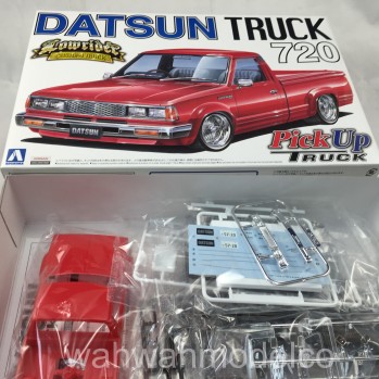 1:24 Scale Aoshima Models Datsun 720 Pick-Up Truck Short Box with Cal Look 