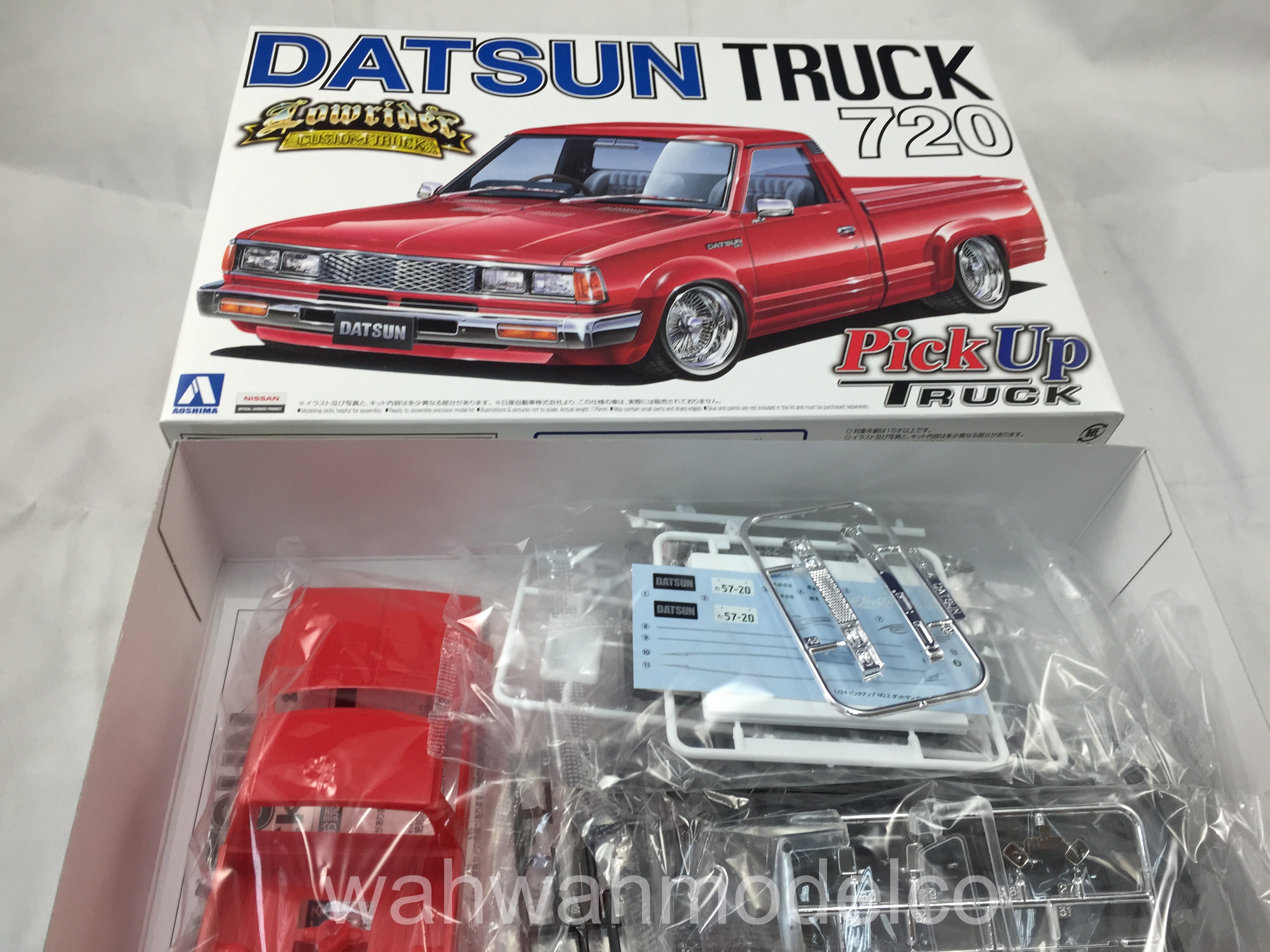 NISSAN Aoshima 1/24 DATSUN TRUCK CUSTOM 82 NEW model kit 