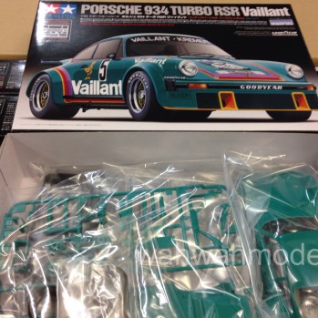 未組立TAMIYA Porsche 934 Turbo RSR Vaillant 81Lan3kAWCL._UF894,1000_QL80_.jpg