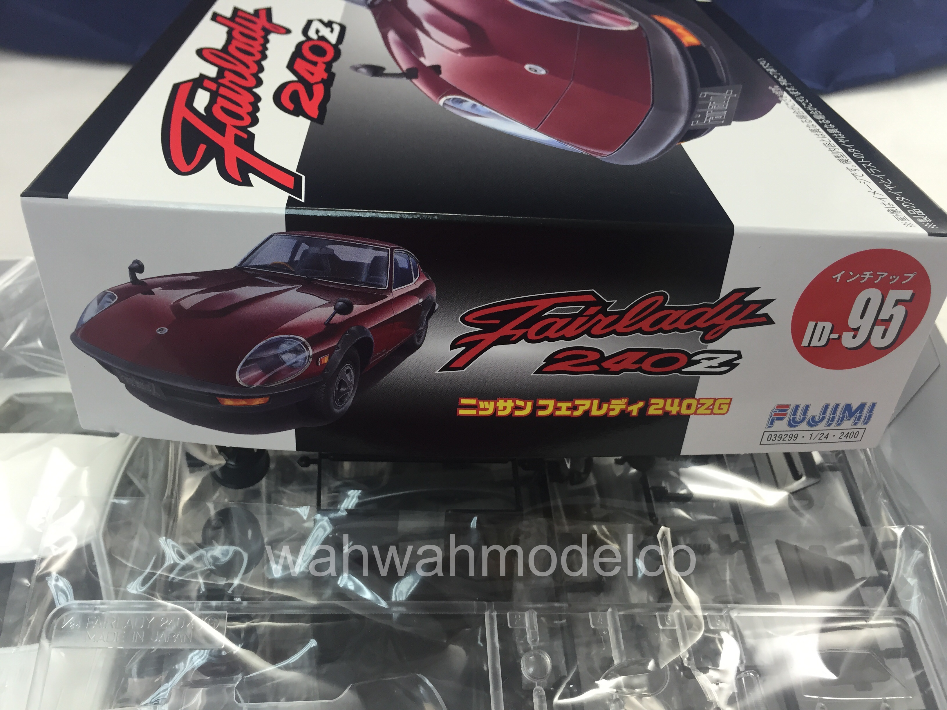 Fujimi 1/24 Nissan Fairlady 240ZG Plastic Model Kit - Unassembled, Requires Painting - View #5