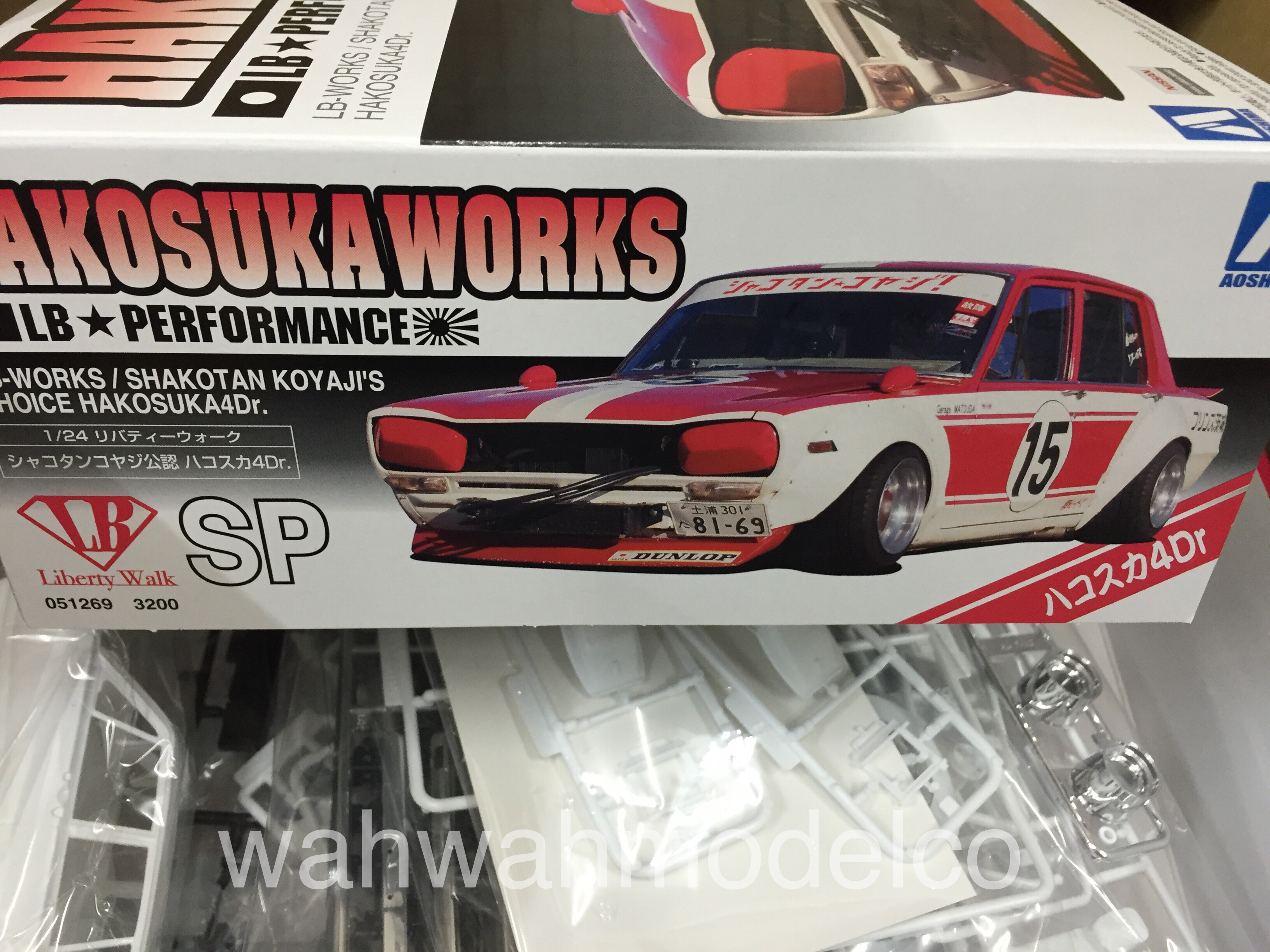 Aoshima 051269 LB-Works Nissan Skyline Hakosuka Works 4Dr 1/24