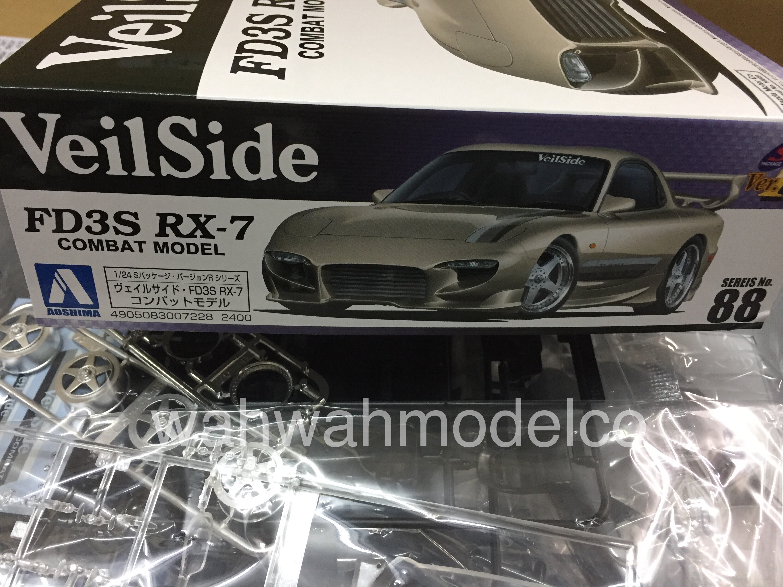 Aoshima 07228 Mazda RX-7 FD3S VeilSide Combat Model