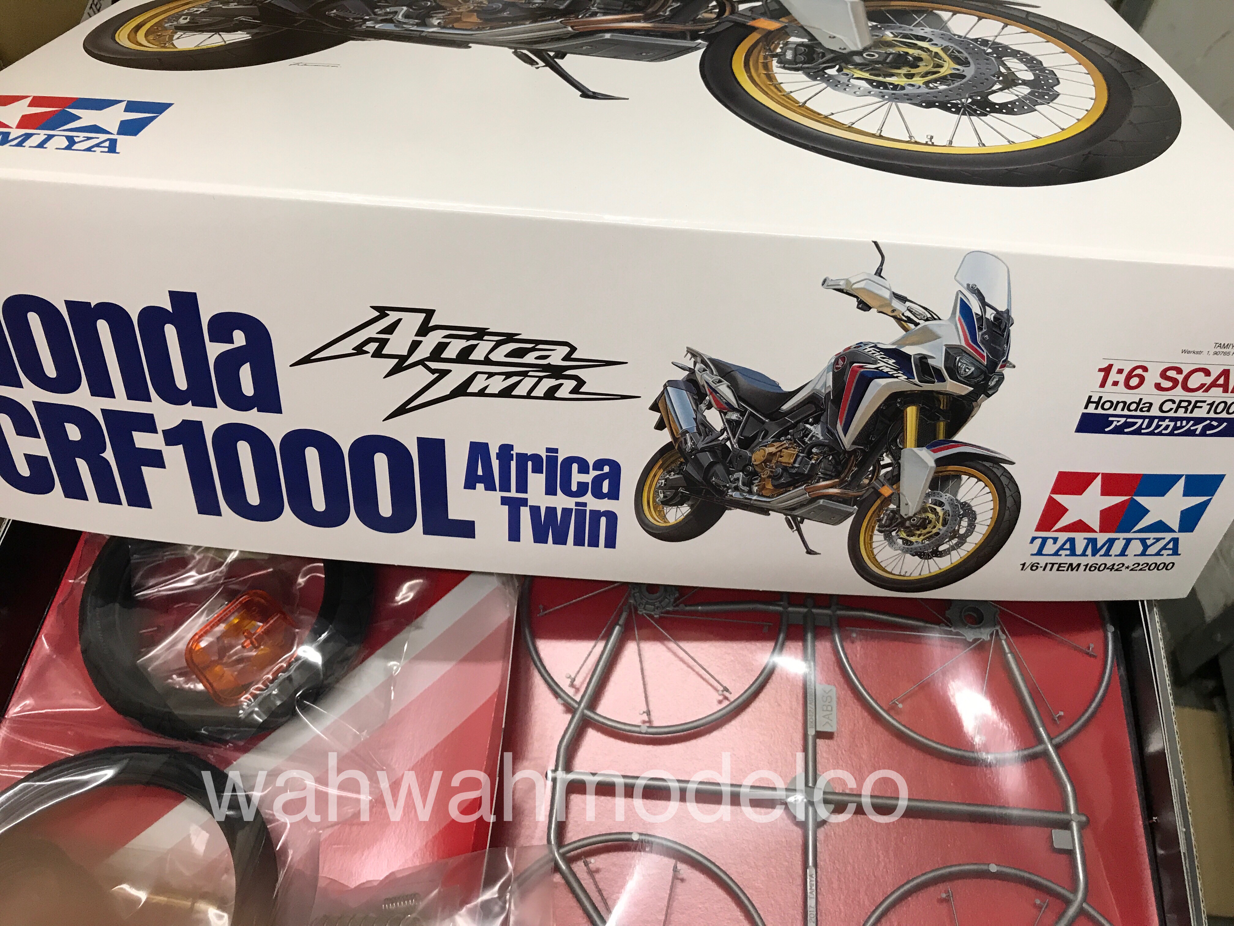 Tamiya 16042 Honda CRF1000L Africa Twin 1/6 scale kit