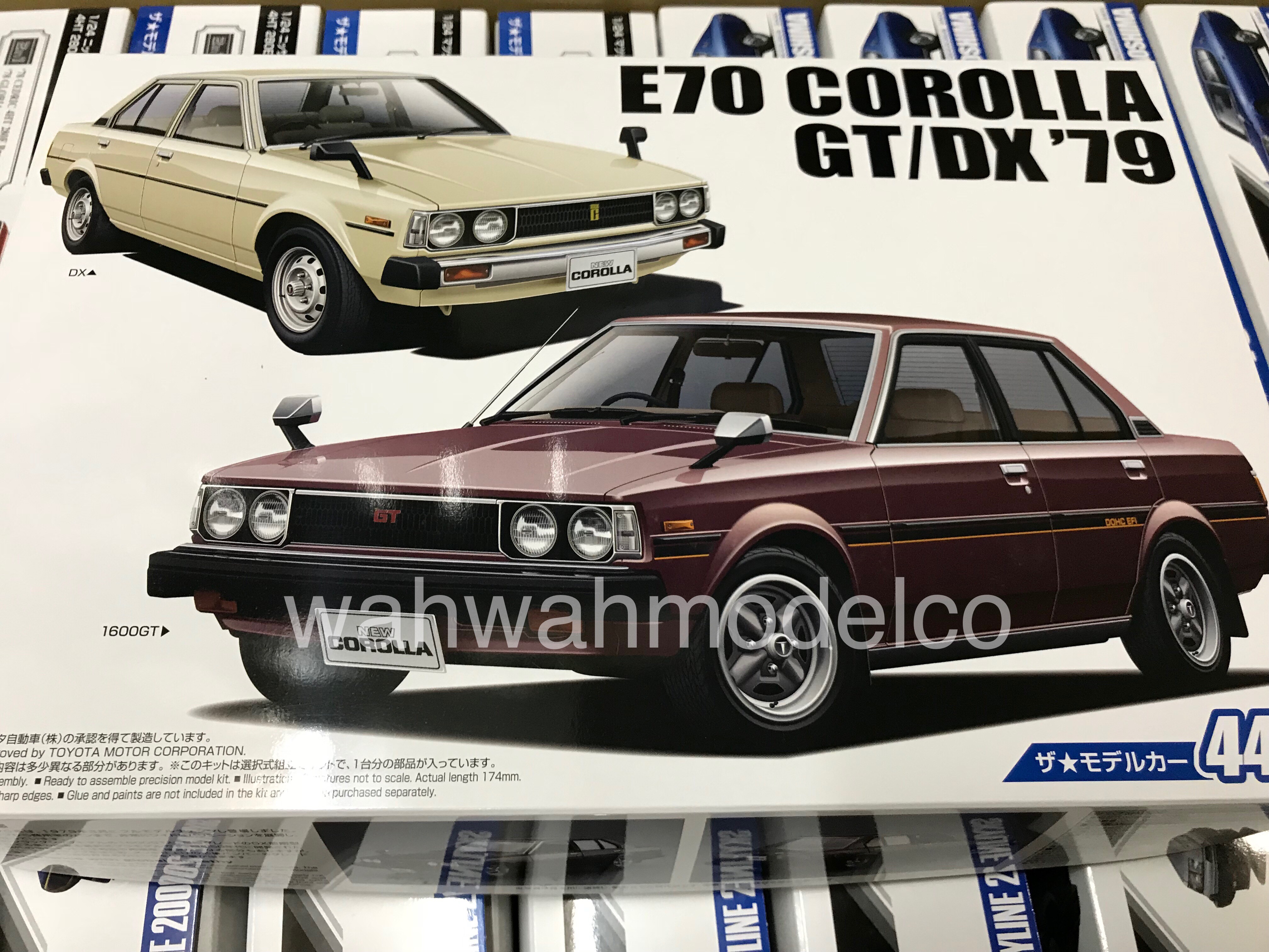 Aoshima 1/24 No.44 Toyota E70 Corolla Sedan GT/DX '79 Plastic Car Model Kit 